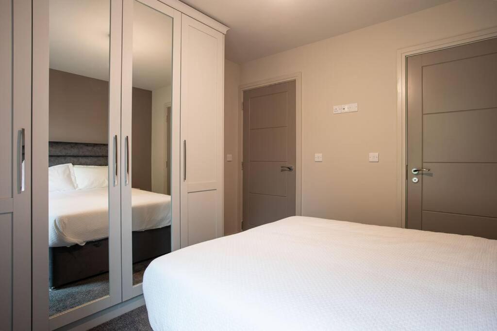Modern 2Br With Balcony Next To The City Airport Bhd - Free Parking Belfast Ngoại thất bức ảnh