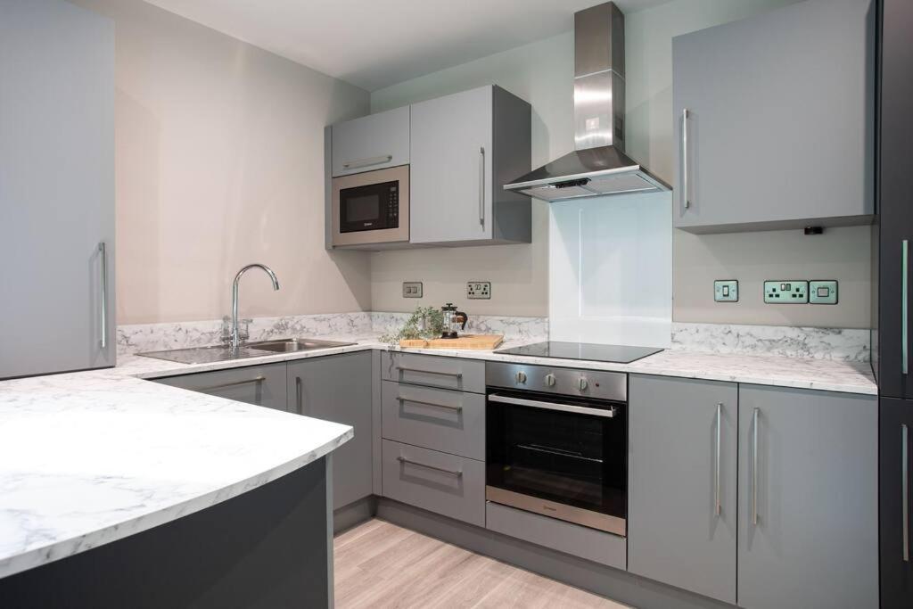 Modern 2Br With Balcony Next To The City Airport Bhd - Free Parking Belfast Ngoại thất bức ảnh