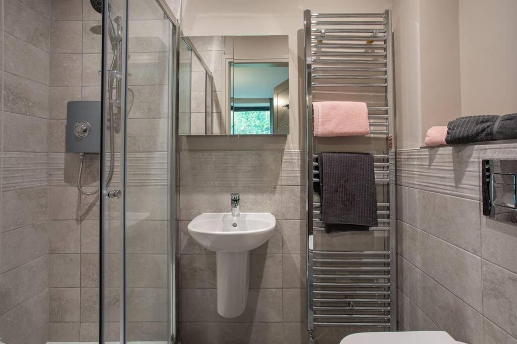 Modern 2Br With Balcony Next To The City Airport Bhd - Free Parking Belfast Ngoại thất bức ảnh