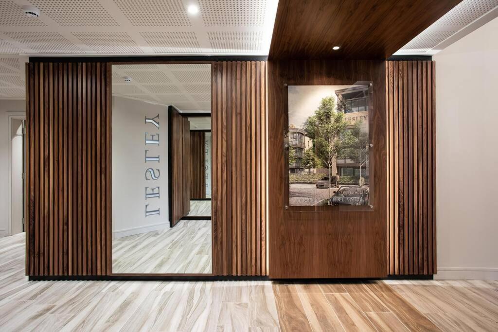 Modern 2Br With Balcony Next To The City Airport Bhd - Free Parking Belfast Ngoại thất bức ảnh